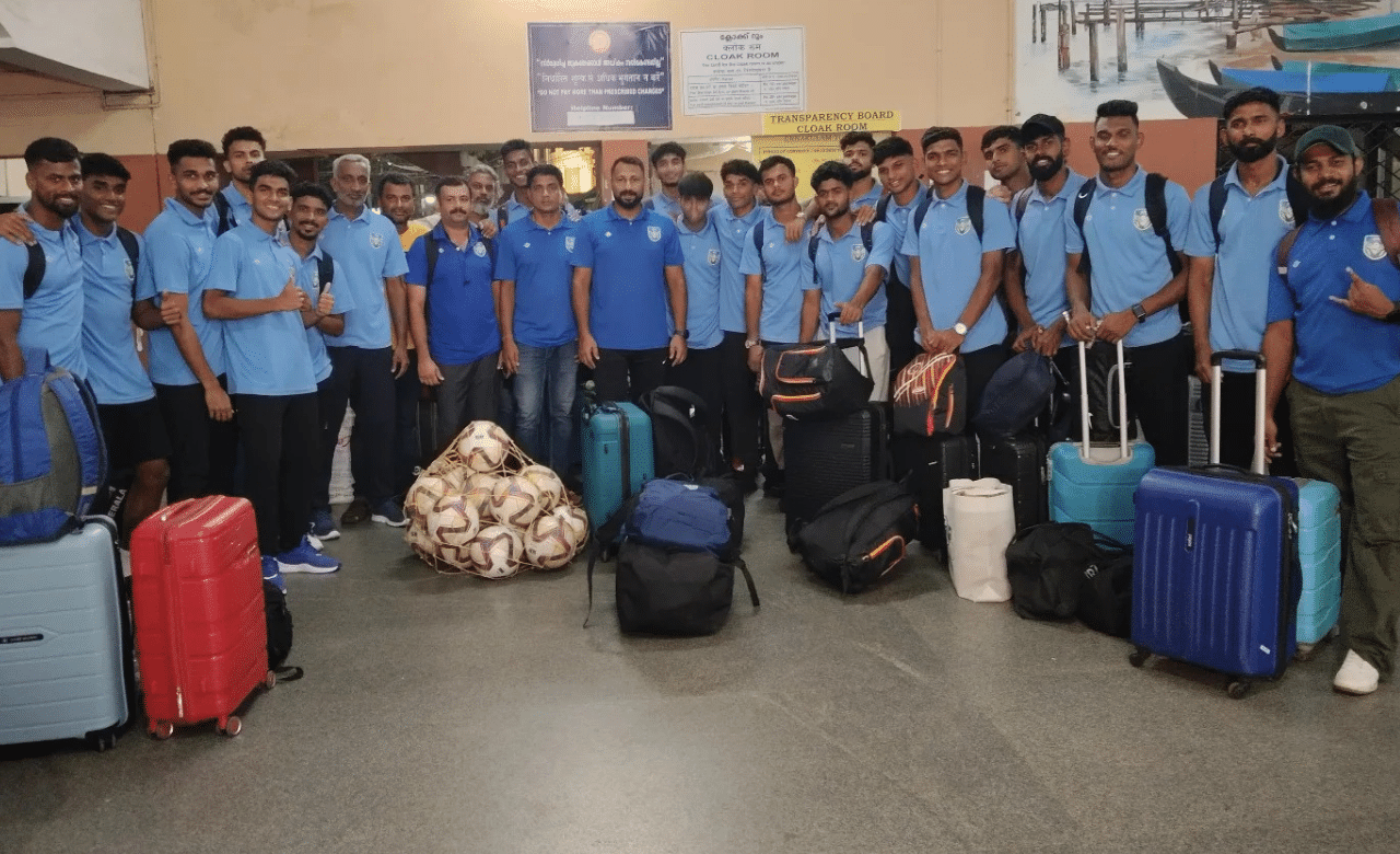 Santosh Trophy: സന്തോഷ് ട്രോഫിയിലെ എട്ടാം കിരീടം ലക്ഷ്യമിട്ട് കേരളം, ഫെെനൽ റൗണ്ടിൽ ആദ്യ എതിരാളി ഗോവ Santosh Trophy: സന്തോഷ് ട്രോഫിയിലെ എട്ടാം കിരീടം ലക്ഷ്യമിട്ട് കേരളം, ഫെെനൽ റൗണ്ടിൽ ആദ്യ എതിരാളി ഗോവ