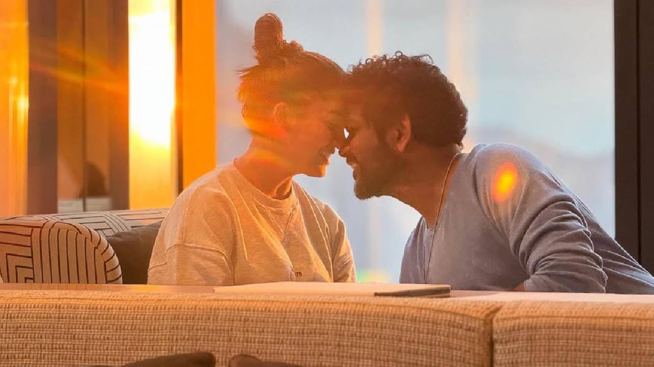 ഇപ്പോഴിതാ അത്തരത്തിലുള്ള ഒരു വീഡിയോ പങ്കുവച്ച് എത്തിയിരിക്കുകയാണ് വിഘ്നേഷ് ശിവൻ. ഇരുവരും ഒരുമിച്ചുള്ള ചില നല്ല നിമിഷങ്ങള്‍ കോര്‍ത്തിണക്കിയ വീഡിയോയാണ് താരം പുറത്തു വിട്ടത്. എന്നാൽ വീഡിയോയ്ക്ക് നല്‍കിയ ക്യാപ്ഷന്‍ ആണ് ഏറെ ശ്രദ്ധേയമായത്.(image credits:instagram)
