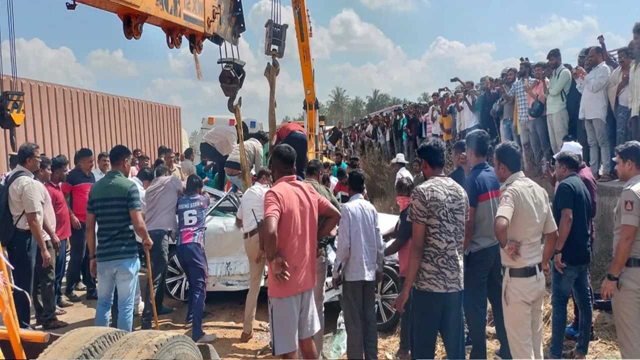 Bengaluru Accident : വാഹനം വാങ്ങിയത് രണ്ട് മാസം മുമ്പ്, പിന്നാലെ അപ്രതീക്ഷിത ദുരന്തം; ബെംഗളൂരു വാഹനാപകടത്തില്‍ മരിച്ചത് പ്രമുഖ കമ്പനിയുടെ സിഇഒയും കുടുംബവും