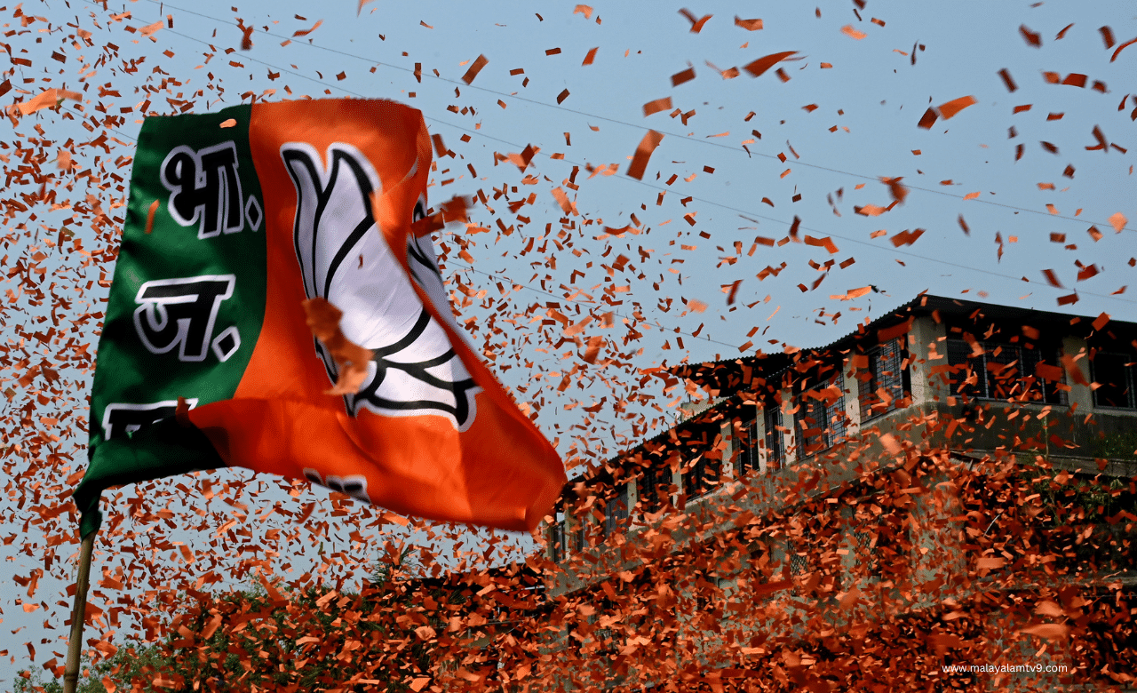 BJP Donations 2023-24: സംഭാവനകളിലും ബിജെപി തന്നെ മുന്നിൽ! ലഭിച്ചത് 2,244 കോടി; കോൺഗ്രസിന് 288.9 കോടി BJP Donations 2023-24: സംഭാവനകളിലും ബിജെപി തന്നെ മുന്നിൽ! ലഭിച്ചത് 2,244 കോടി; കോൺഗ്രസിന് 288.9 കോടി