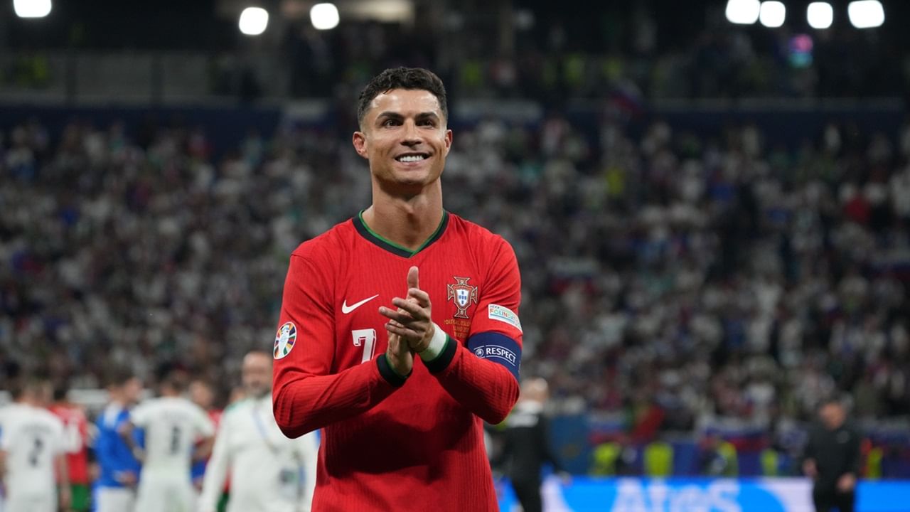 Fifa Football World Cup 2034 Saudi Arabia : ക്രിസ്റ്റ്യാനോ റൊണാൾഡോ ഡബിള് ഹാപ്പി, പ്രവാസികള് അതിലേറെയും; മിഡില് ഈസ്റ്റിലേക്ക് വീണ്ടും കാല്പന്താരവം Fifa Football World Cup 2034 Saudi Arabia : ക്രിസ്റ്റ്യാനോ റൊണാൾഡോ ഡബിള് ഹാപ്പി, പ്രവാസികള് അതിലേറെയും; മിഡില് ഈസ്റ്റിലേക്ക് വീണ്ടും കാല്പന്താരവം