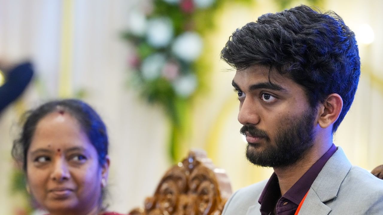 15 ലക്ഷം രൂപയില് കൂടുതലുള്ള വരുമാനത്തിന് 20 ശതമാനം നികുതിയുണ്ട്. അഞ്ച് കോടിയിലധികം വരുമാനമുള്ളവര്ക്ക് 37 ശതമാനം സര്ചാര്ജ്, നാല് ശതമാനം ആരോഗ്യ, വിദ്യാഭ്യാസ സെസ് എന്നിവയും അടയ്ക്കണം (image credits: PTI)