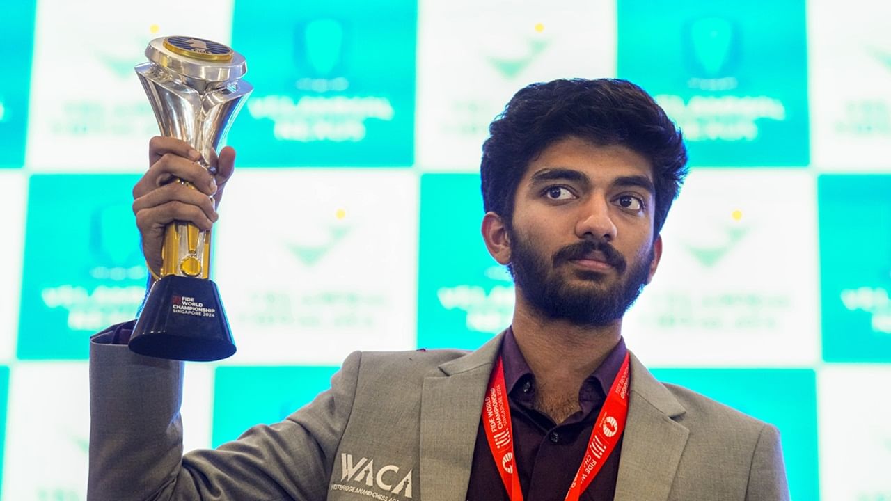 മൂന്ന് മത്സരങ്ങളില് നേടിയ വിജയത്തില് നിന്നുള്ള 5.04 കോടി രൂപ അടക്കമാണ് താരത്തിന് ലഭിച്ചത്. ബാക്കിയുള്ളതുക ചെസ് ഫെഡറേഷന്റെ ചട്ടങ്ങള് പ്രകാരം മൊത്തം സമ്മാനത്തുകയായ 21 കോടിയില് നിന്ന് വിഭജിച്ചതിന് ശേഷം ലഭിച്ചതാണെന്നാണ് റിപ്പോര്ട്ട് (image credits: PTI)