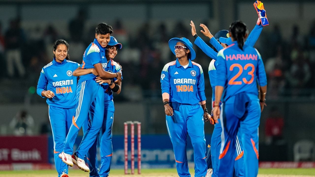 India women vs West indies women : പൊരുതാന്‍ പോലുമാകാതെ വെസ്റ്റ് ഇന്‍ഡീസ് കീഴടങ്ങി, വനിതാ ഏകദിന പരമ്പര ഇന്ത്യയ്ക്ക്‌