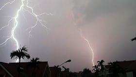 Kerala Rain Alert : മഴ, കാറ്റ്, മിന്നല്‍; സംസ്ഥാനത്ത് വീണ്ടും ജാഗ്രതാ നിര്‍ദ്ദേശങ്ങള്‍; നാളെ മൂന്ന് ജില്ലകളില്‍ ഓറഞ്ച് അലര്‍ട്ട്‌