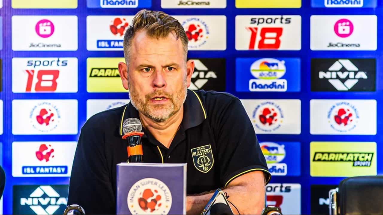 Kerala Blasters Coach : സേവനം മതി, ഉം പൊക്കോ ! മുഖ്യപരിശീലകനെയടക്കം പുറത്താക്കി കേരള ബ്ലാസ്റ്റേഴ്സ് Kerala Blasters Coach : സേവനം മതി, ഉം പൊക്കോ ! മുഖ്യപരിശീലകനെയടക്കം പുറത്താക്കി കേരള ബ്ലാസ്റ്റേഴ്സ്