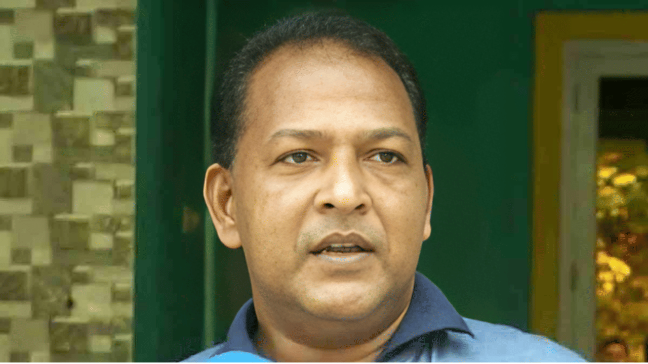 Director P Balachandra Kumar: നടിയെ ആക്രമിച്ച കേസിൽ വഴിത്തിരിവായ സാക്ഷി; ദിലീപിന്റെ മുന് സുഹൃത്ത്; ആരാണ് പി ബാലചന്ദ്രകുമാര് Director P Balachandra Kumar: നടിയെ ആക്രമിച്ച കേസിൽ വഴിത്തിരിവായ സാക്ഷി; ദിലീപിന്റെ മുന് സുഹൃത്ത്; ആരാണ് പി ബാലചന്ദ്രകുമാര്