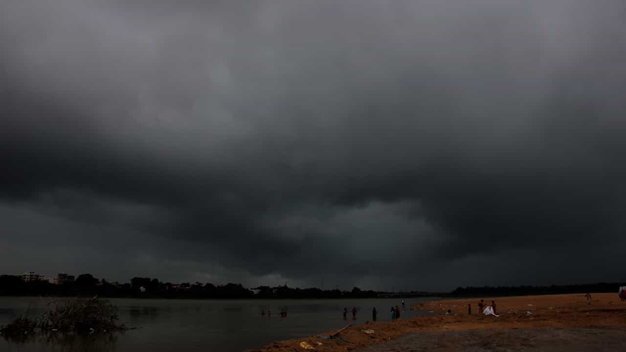 Kerala Rain Alert: ഇന്ന് എങ്ങനെയാ, കുട എടുക്കണോ ? മഴ പെയ്യുമോ ? സംസ്ഥാനത്തെ കാലാവസ്ഥ മുന്നറിയിപ്പുകള് ഇങ്ങനെ Kerala Rain Alert: ഇന്ന് എങ്ങനെയാ, കുട എടുക്കണോ ? മഴ പെയ്യുമോ ? സംസ്ഥാനത്തെ കാലാവസ്ഥ മുന്നറിയിപ്പുകള് ഇങ്ങനെ