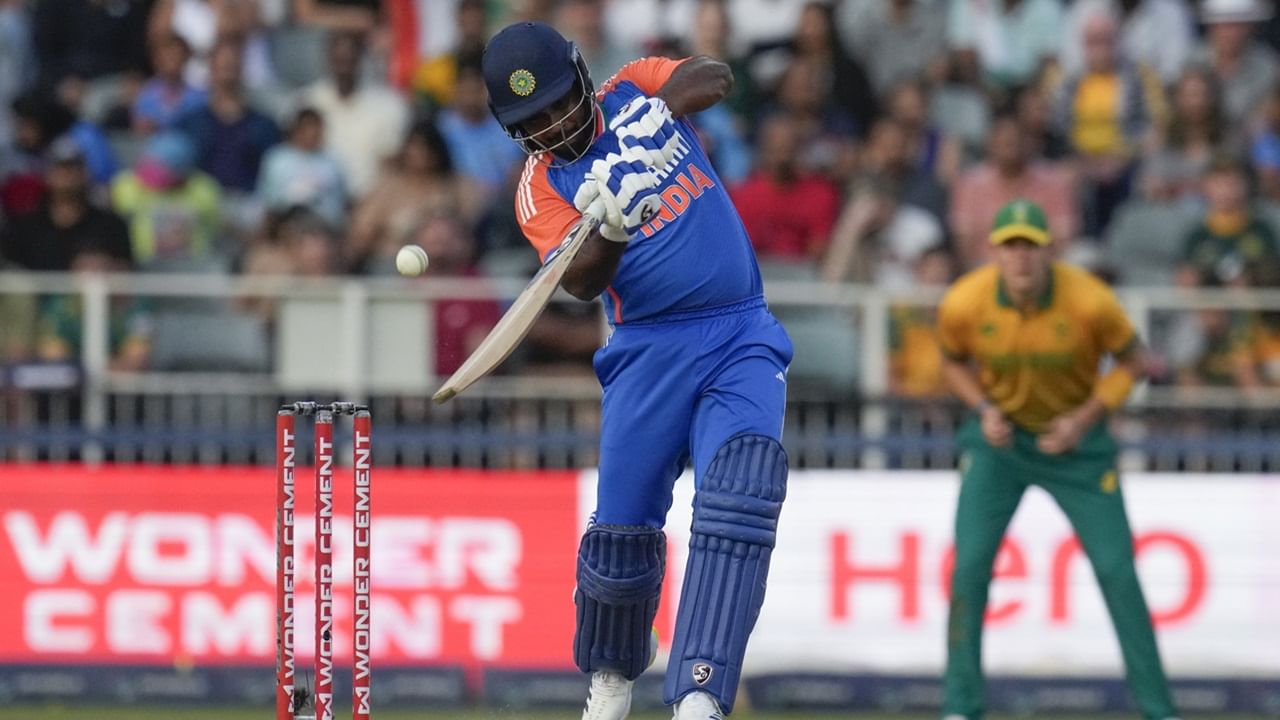 ഏകദിനത്തില്‍ കിട്ടിയ അവസരങ്ങളില്‍ തകര്‍പ്പന്‍ പ്രകടനമാണ് താരം പുറത്തെടുത്തത്. 16 മത്സരങ്ങളില്‍ നിന്ന് 510 റണ്‍സ്. 56.66 ശരാശരി. ഒരു സെഞ്ചുറിയും, മൂന്ന് അര്‍ധ സെഞ്ചുറിയും നേടി. 2023 ഡിസംബര്‍ 21നാണ് താരം അവസാനമായി ഏകദിനം കളിച്ചത്. ദക്ഷിണാഫ്രിക്കയ്‌ക്കെതിരായ ഈ മത്സരത്തില്‍ സെഞ്ചുറിയും നേടി (Image Credits : PTI)