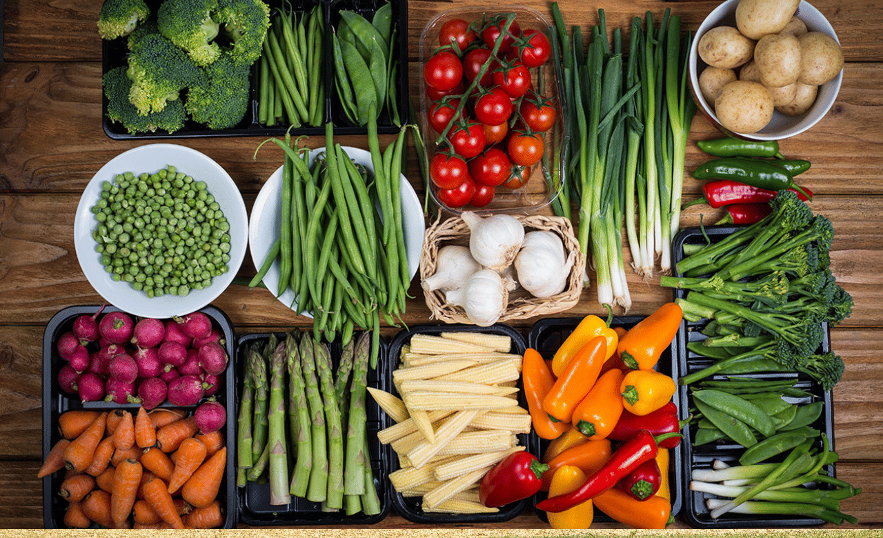 സംസ്ഥാനത്ത് പച്ചക്കറി വില ദിനം പ്രതി കുതിച്ചുയരുന്നു. വില അനിയന്ത്രിതമായി ഉയർന്നതോടെ അടുക്കള ബജറ്റും താളം തെറ്റി. (Image Credits: Social Media)