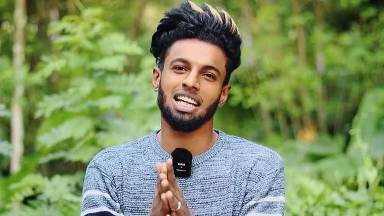 എന്തായാലും സോഷ്യൽ ബ്ലേഡ് അടക്കമുള്ള സൈറ്റുകൾ പങ്ക് വെക്കുന്ന വിവരങ്ങൾ പ്രകാരം 1 ലക്ഷം മുതൽ 3 ലക്ഷം വരെയാണ് മണവാളൻ്റെ യൂട്യൂബ് വരുമാനം