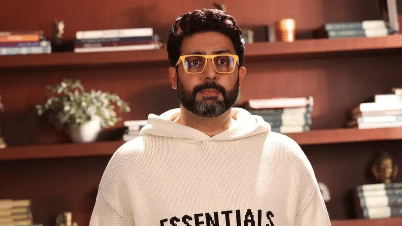 ഇപ്പോഴിതാ, ഐശ്വര്യ റായിയെ കുറിച്ച് അഭിഷേക് ബച്ചൻ അടുത്തിടെ അഭിമുഖത്തിൽ പറഞ്ഞ വാക്കുകളാണ് ശ്രദ്ധ നേടുന്നത്. സിഎൻബിസി ന്യൂസ് 18ന് നൽകിയ അഭിമുഖത്തിലാണ് ഐശ്വര്യ റായിയെ താനുമായി താരതമ്യപ്പെടുത്തുന്നതിനെ കുറിച്ച് താരം മനസുതുറന്നത്‌.  (Image Credits: Amitabh Bachchan Instagram)