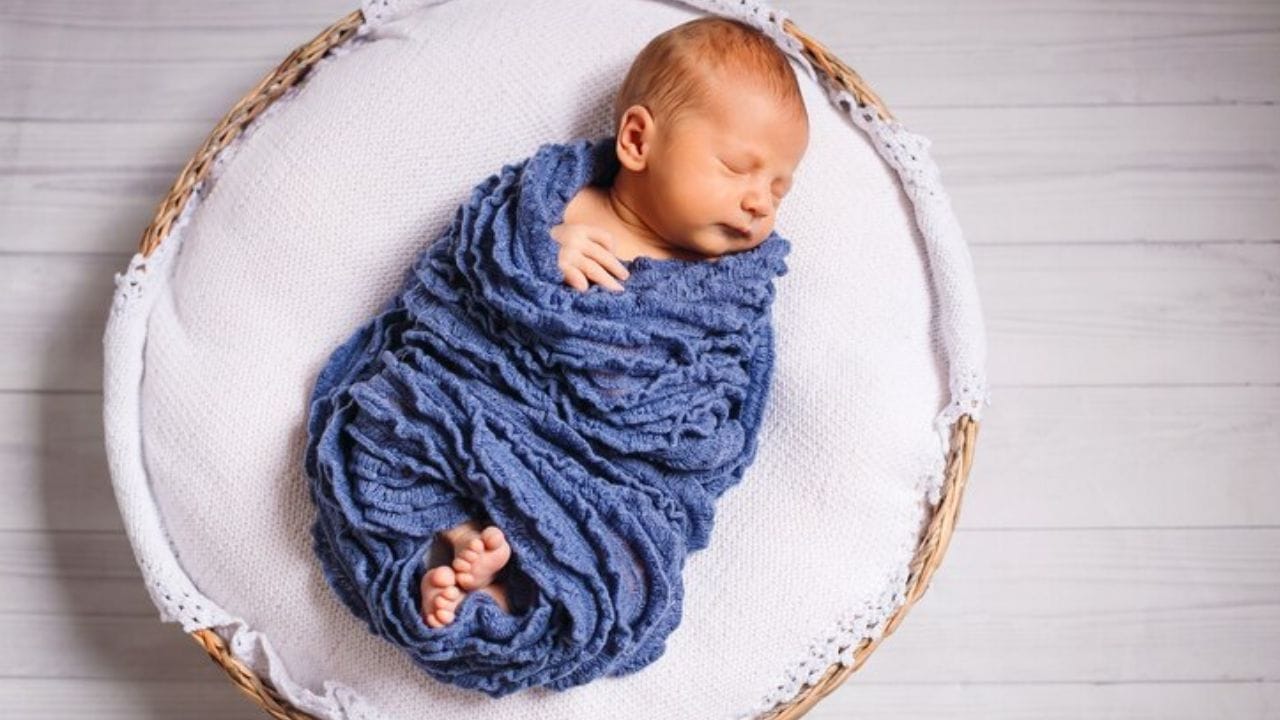 സംഖ്യാ ജ്യോതിഷത്തിലെ രീതി അനുസരിച്ച് ജനിച്ച ദിവസത്തിലെ അക്കങ്ങള്‍ ചേര്‍ത്ത് ജന്മസംഖ്യ കണക്കാക്കുന്നു. ഉദാഹരണത്തിന്, 10ന് ജനിച്ചാല്‍ 1+0 = 1. ഇതുപോലെ, 1, 10, 19, 28 തീയതികളില്‍ ജനിച്ചവരുടെ ജന്മസംഖ്യ 1 ആയിരിക്കും. (Image Credits: Freepik)