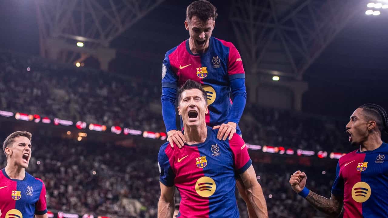 Real Madrid vs Barcelona: 10 പേരും അഞ്ച് ഗോളും; എൽ ക്ലാസിക്കോയിൽ റയലിനെ തുരത്തി ബാഴ്സയ്ക്ക് സൂപ്പർ കപ്പ് കിരീടം Real Madrid vs Barcelona: 10 പേരും അഞ്ച് ഗോളും; എൽ ക്ലാസിക്കോയിൽ റയലിനെ തുരത്തി ബാഴ്സയ്ക്ക് സൂപ്പർ കപ്പ് കിരീടം