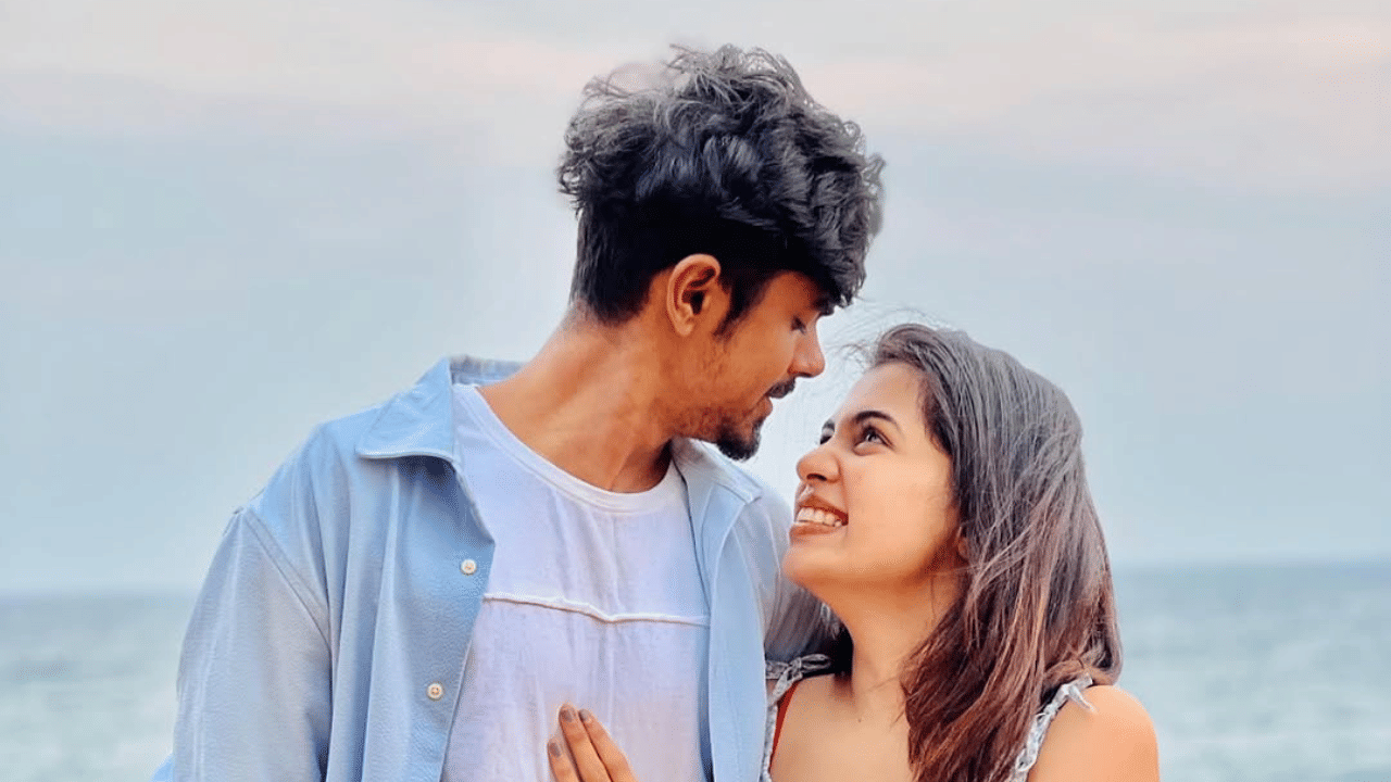 കഴിഞ്ഞ വർഷം സെപ്റ്റംബറിൽ ആയിരുന്നു ദിയ കൃഷ്ണയും അശ്വിൻ ഗണേഷും വിവാഹിതരായത്. ഇരുവരും ദീർഘകാല സുഹൃത്തുക്കളായിരുന്നു. സോഫ്റ്റ്വയർ എൻജിനീയറാണ് അശ്വിൻ ഗണേഷ്. (Image Credits: Diya Krishna Instagram)