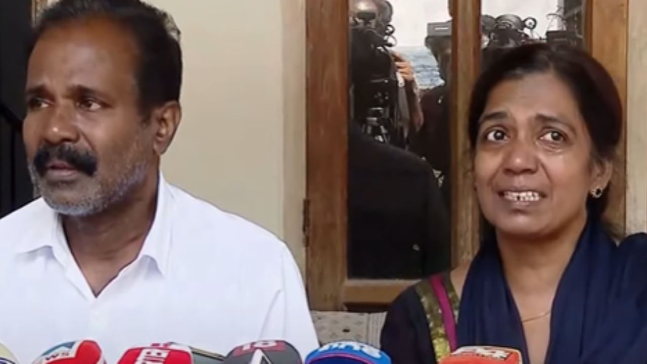 Sharon Murder Case: ‘അമ്മയും കൂടെ ചേർന്നല്ലേ എല്ലാം ചെയ്തത്’; ഗ്രീഷ്മയുടെ അമ്മയെയും ശിക്ഷിക്കണമെന്ന് ഷാരോൺ രാജിൻ്റെ കുടുംബം