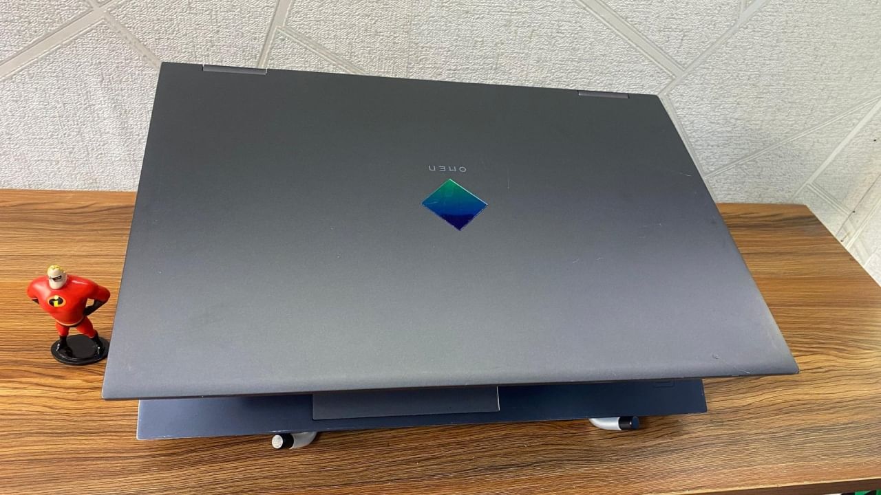 ഒമെൻ 32x സ്മാർട്ട് ഗെയിമിങ് മോണിറ്ററിൽ ഇൻബിൽറ്റ് ഗൂഗിൾ ടിവിയടക്കമുള്ള സൗകര്യങ്ങളുണ്ട്. ഹൈപ്പർഎക്സ് പൾസ്ഫയർ സാഗ മൗസ്, ഒമെൻ എഐ എന്ന പേരിൽ പവർഫുള്ളായ ആർട്ടിഫിഷ്യൽ ഇൻ്റലിജൻസ് സംവിധാനങ്ങൾ എന്നിങ്ങനെ നൂതനമായ പല ഫീച്ചറുകളും ഈ ഇതിനൊപ്പം കമ്പനി അവതരിപ്പിച്ചു. (Image Courtesy - Social Media)