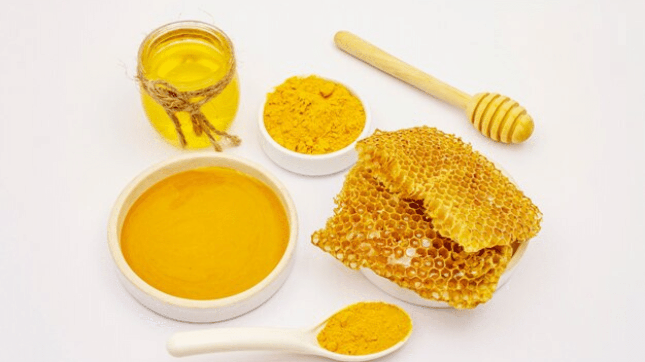 Benefits Of Consuming Honey With Turmeric