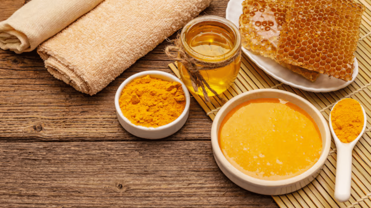 Benefits Of Consuming Honey With Turmeric