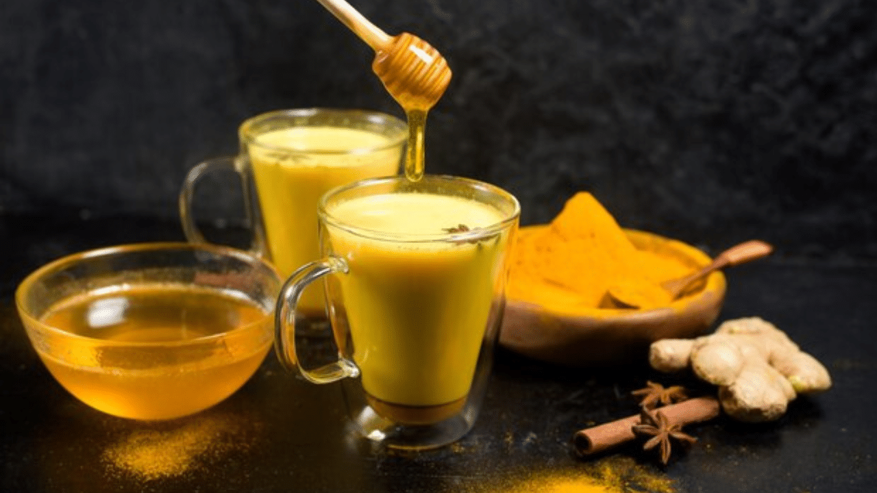 Benefits Of Consuming Honey With Turmeric