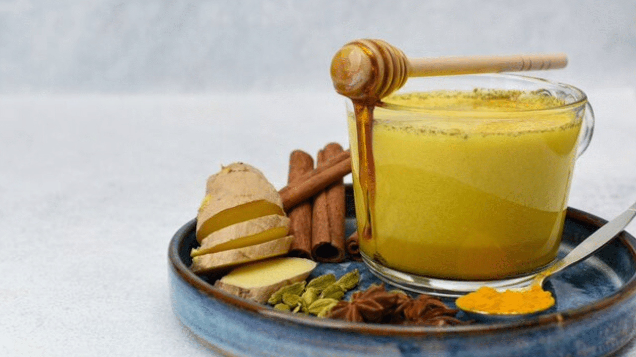 Benefits Of Consuming Honey With Turmeric