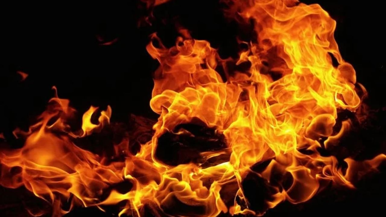 Husband Sets Himself On Fire: വിവാഹമോചന അപേക്ഷ പിൻവലിക്കാൻ ഭാര്യ തയ്യാറായില്ല; സ്വയം തീകൊളുത്തി യുവാവ് ജീവനൊടുക്കി