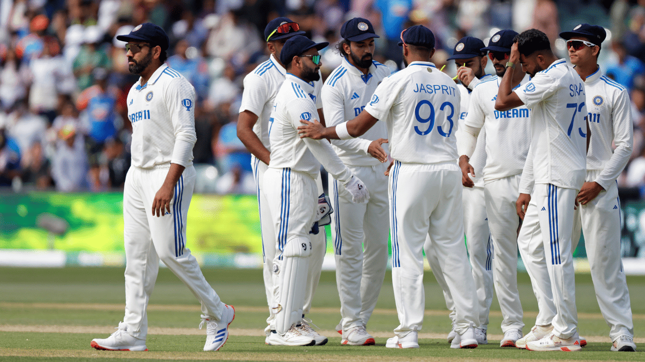 ‌ഇംഗ്ലണ്ടിനെതിരായ ഏകദിന പരമ്പരയ്ക്കുള്ള സ്ക്വാഡിൽ സീനിയർ താരങ്ങൾ ഉണ്ടാകില്ലെന്ന് റിപ്പോർട്ട്. രോഹിത് ശര്‍മ്മ, വിരാട് കോലി, ജസ്പ്രീത് ബുമ്ര എന്നിവർക്ക് വിശ്രമം അനുവദിച്ചേക്കും എന്നാണ് സൂചന. (Image Credits: PTI)