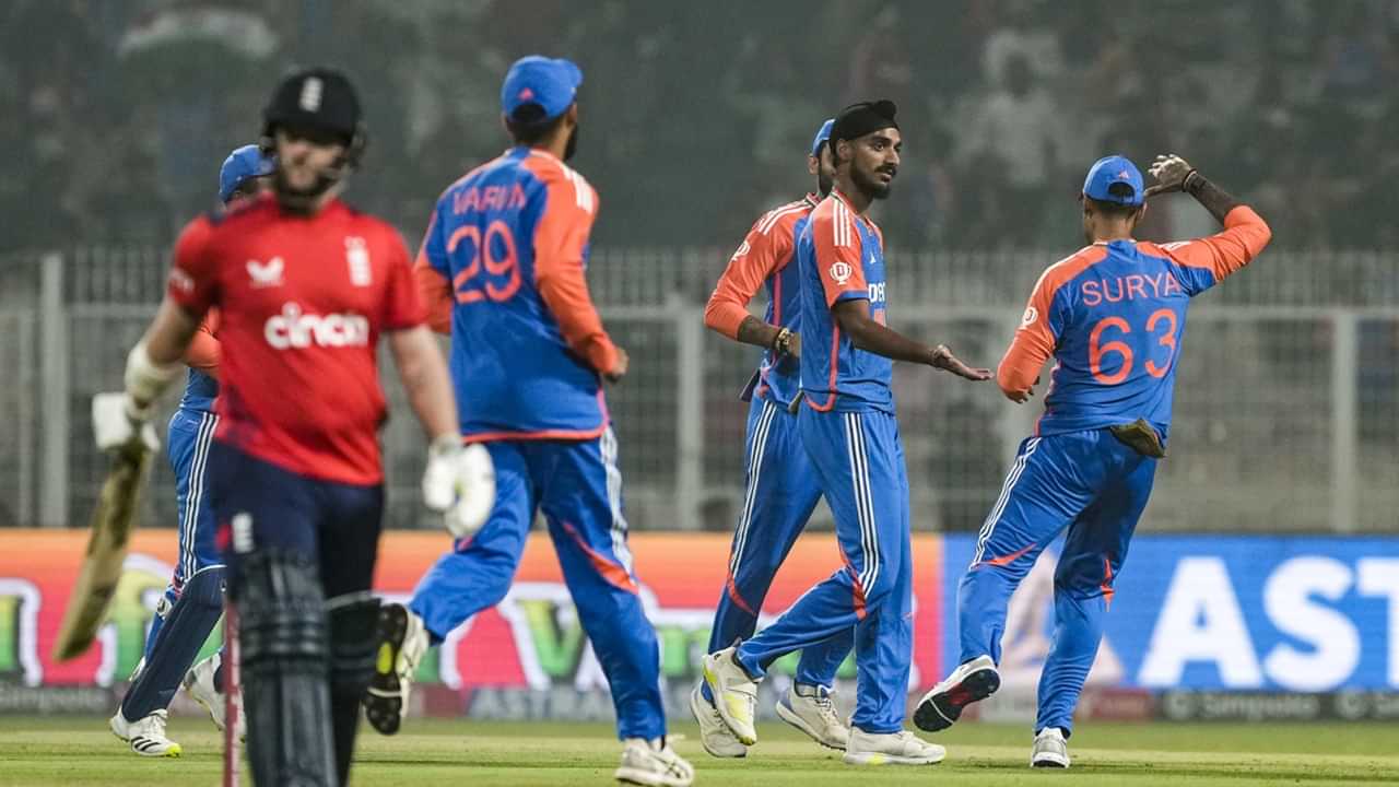 India vs England 1st T20 : ആ റെക്കോഡ് ഇനി അര്‍ഷ്ദീപിന് സ്വന്തം; ഈഡനില്‍ ഇംഗ്ലണ്ട് ബാറ്റിങ് നിര തവിടുപൊടി, തിളങ്ങിയത് ജോസേട്ടന്‍ മാത്രം