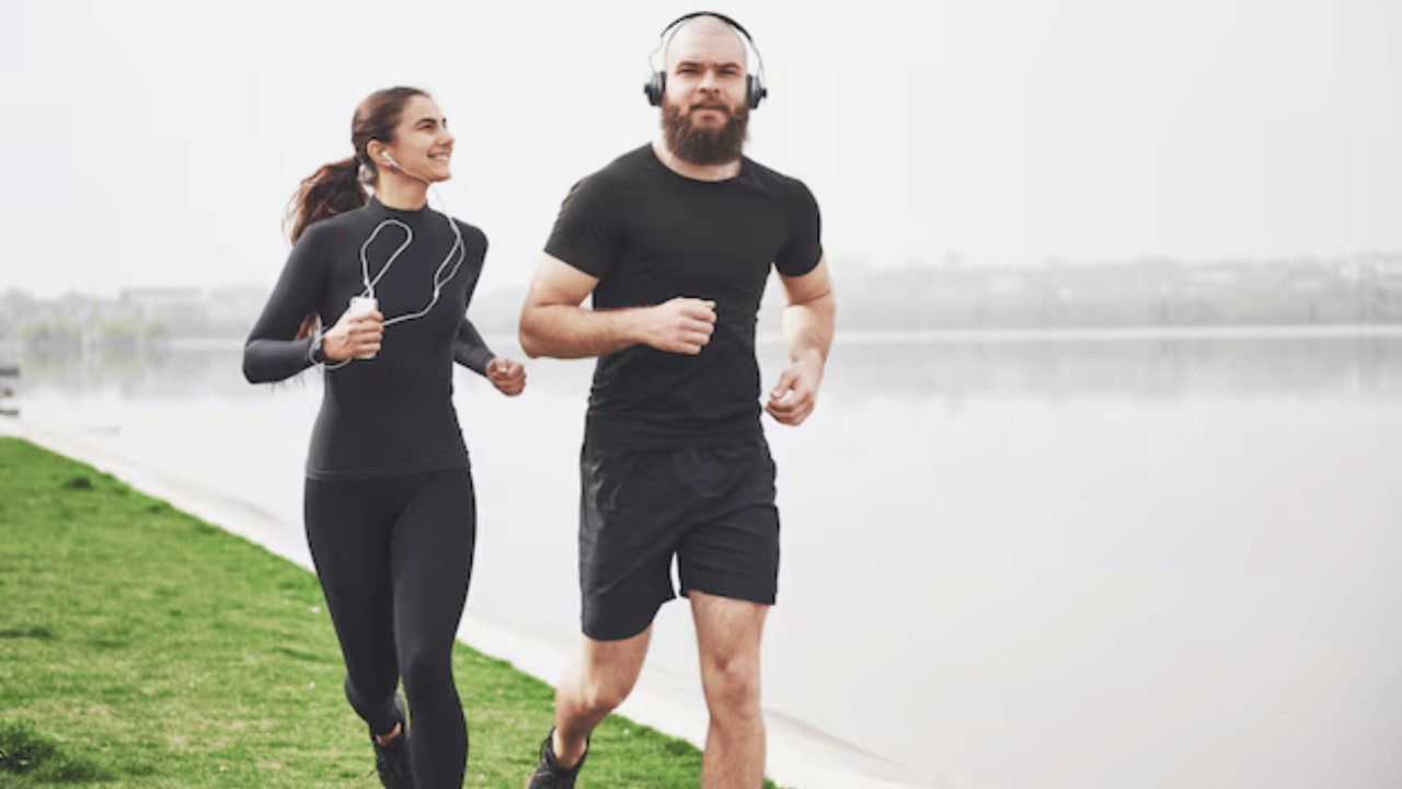  ഡിഎൻഎ തകരാർ, ഓക്സിഡേറ്റീവ് സ്ട്രെസ്, ടെലോമിയറുകളുടെ കുറവ് (ക്രോമസോമുകളിലെ സംരക്ഷണ വലയങ്ങൾ) തുടങ്ങിയ ഘടകങ്ങൾ മൂലമാണ് ഇത് സംഭവിക്കുന്നത്. 

