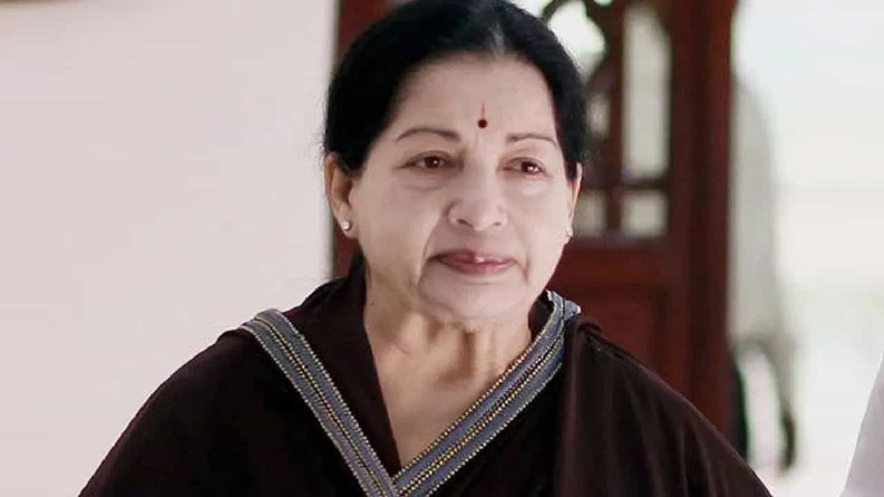 J. Jayalalithaa: 11,000 സാരികള്‍, 700 കിലോ വെള്ളി, സ്വര്‍ണം, വജ്രം; ജയലളിതയുടെ എല്ലാ സ്വത്തിനും ഒരേയൊരു അവകാശി