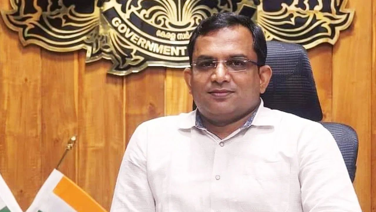 K Gopalakrishnan IAS: മല്ലു ഹിന്ദു ഓഫീസേഴ്സ് വാട്സ്ആപ്പ് ഗ്രൂപ്പ് വിവാദം; കെ ഗോപാലകൃഷ്ണനെ തിരിച്ചെടുത്തു K Gopalakrishnan IAS: മല്ലു ഹിന്ദു ഓഫീസേഴ്സ് വാട്സ്ആപ്പ് ഗ്രൂപ്പ് വിവാദം; കെ ഗോപാലകൃഷ്ണനെ തിരിച്ചെടുത്തു