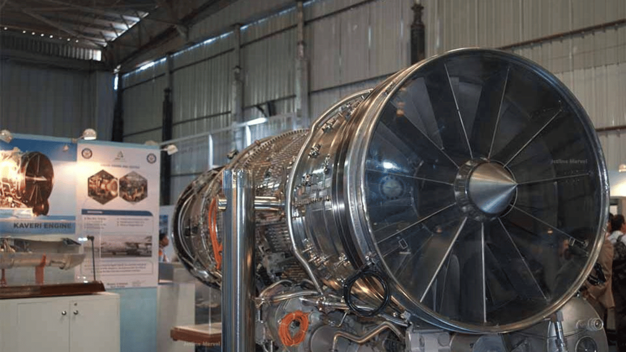 കാവേരി എഞ്ചിൻ നിലവിൽ 140 മണിക്കൂറിലധികം ടെസ്റ്റിങ് പൂർത്തിയാക്കിയിട്ടുണ്ട്. ജിടിആർഇയുടെ ബെംഗളൂരുവിലെ സ്ഥാപനത്തിൽ 70 മണിക്കൂർ ഗ്രൗണ്ട് ടെസ്റ്റുകളും റഷ്യയിൽ 75 മണിക്കൂർ ആൾട്ടിറ്റ്യൂഡ് ടെസ്റ്റും നേരത്തെ നടത്തിയിരുന്നു. എഞ്ചിൻ്റെ മറ്റ് പരിശോധനകളും പൂർത്തിയാക്കിട്ടുണ്ടെന്നാണ് വിവരം. ഇനി നടക്കാൻ പോകുന്നത് 40,000 അടി ഉയരത്തിൽ എത്തിച്ചുള്ള പരീക്ഷണമാണ്. (Image Credits: Social Media)