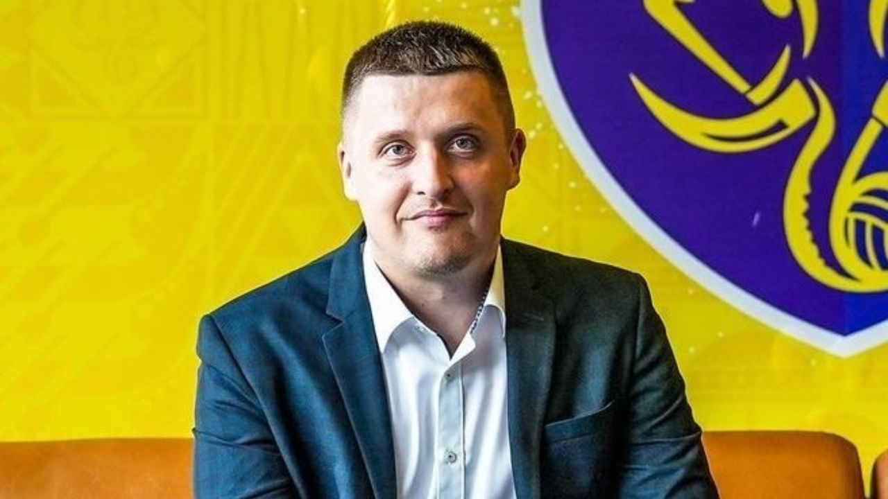 Kerala Blasters : താരങ്ങൾ മാത്രമല്ല, സ്പോർട്ടിങ് ഡയറക്ടർ കരോളിസ് സ്കിൻകിസും ബ്ലാസ്റ്റേഴ്സ് വിടുമെന്ന് അഭ്യൂഹങ്ങൾ Kerala Blasters : താരങ്ങൾ മാത്രമല്ല, സ്പോർട്ടിങ് ഡയറക്ടർ കരോളിസ് സ്കിൻകിസും ബ്ലാസ്റ്റേഴ്സ് വിടുമെന്ന് അഭ്യൂഹങ്ങൾ