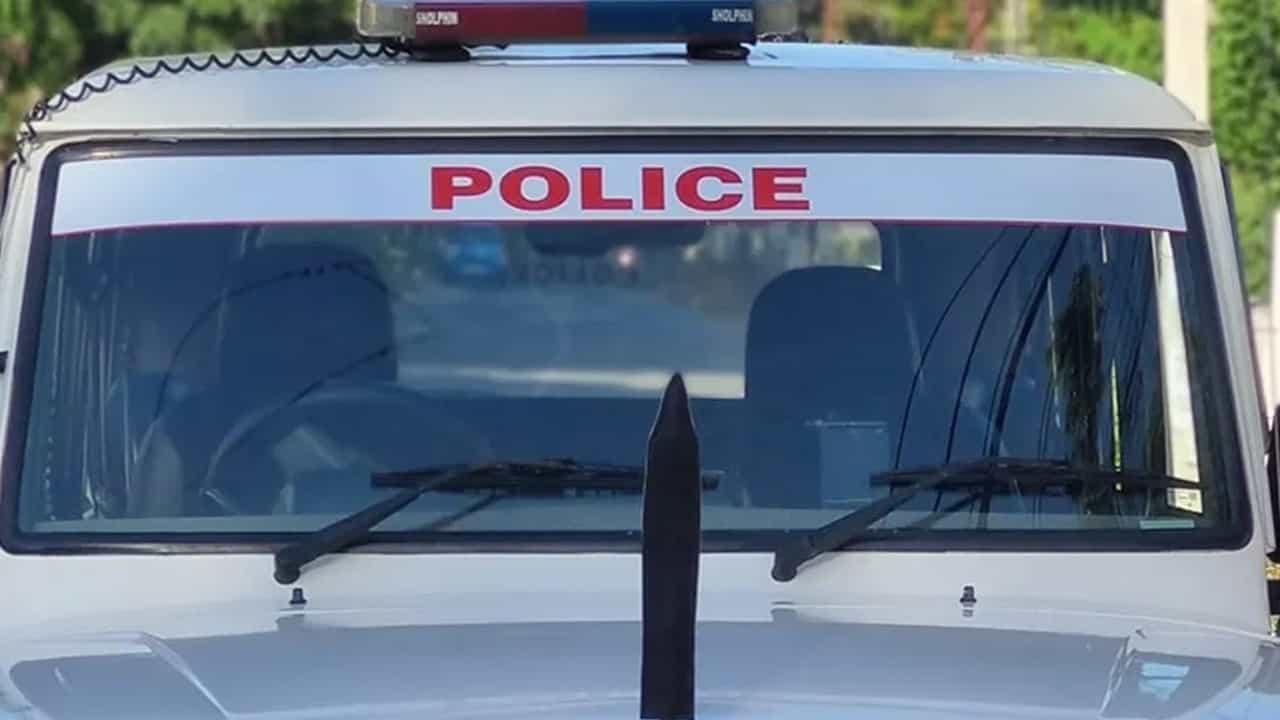 Crime News : തൃശൂര്‍ മാളയില്‍ ഭാര്യയെ വെട്ടിപ്പരിക്കേല്‍പിച്ചു, ഗുരുതര പരിക്ക്; ഭര്‍ത്താവ് കസ്റ്റഡിയില്‍