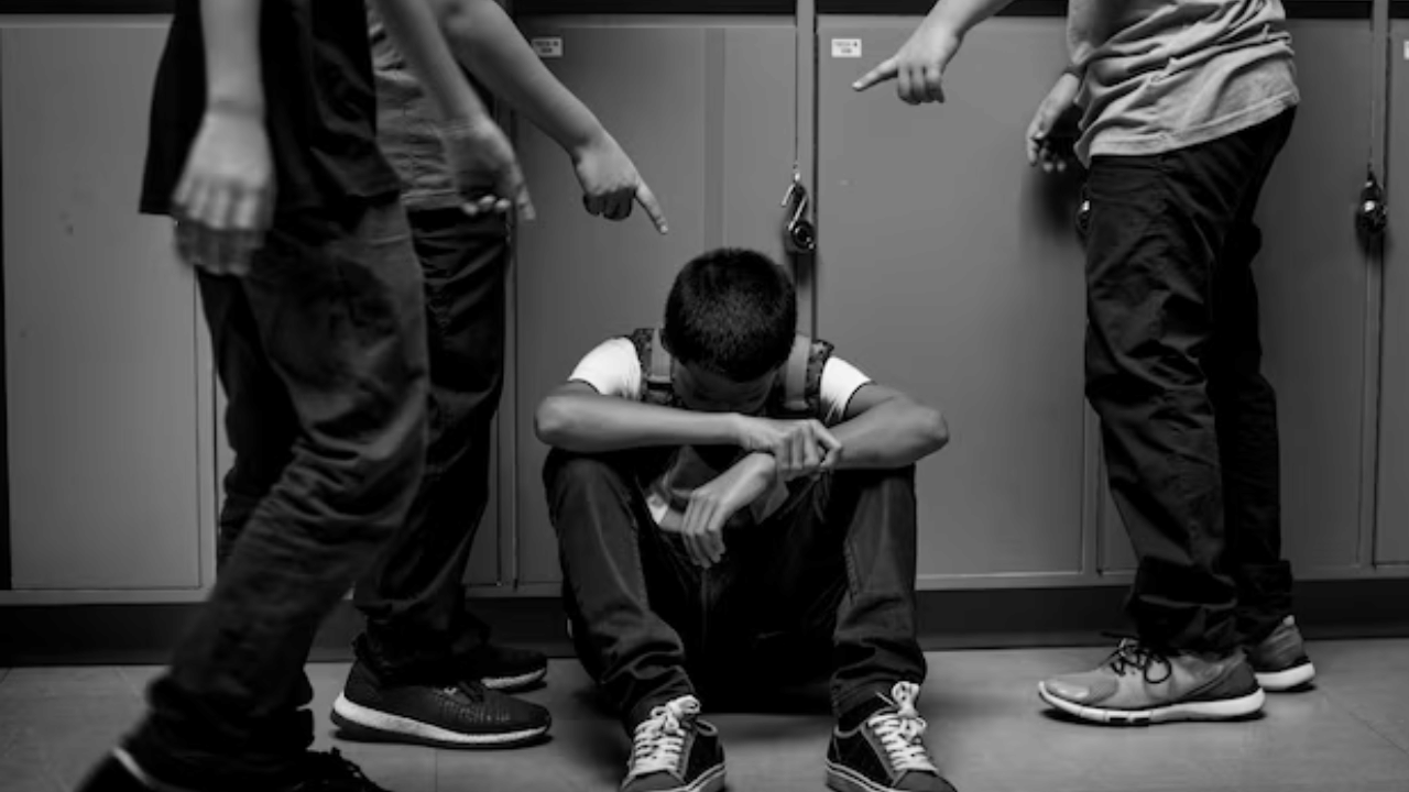 Kerala School Bullying Case: സ്കൂളിലെ ക്ലോസറ്റ് നക്കിച്ചു, തലമുക്കി; 15കാരന് നേരിട്ടത് ക്രൂര റാഗിം​ഗ്, ആരോപണം നിഷേധിച്ച് സ്കൂൾ അധികൃതർ