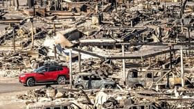 Los Angeles Fire: 70,000 പേർക്കെങ്കിലും കറൻ്റും വെള്ളവുമില്ല,  നഷ്ടം 1 ലക്ഷം കോടിക്കും മുകളിൽ,  മരണ സംഖ്യ വീണ്ടും ഉയരുന്നു