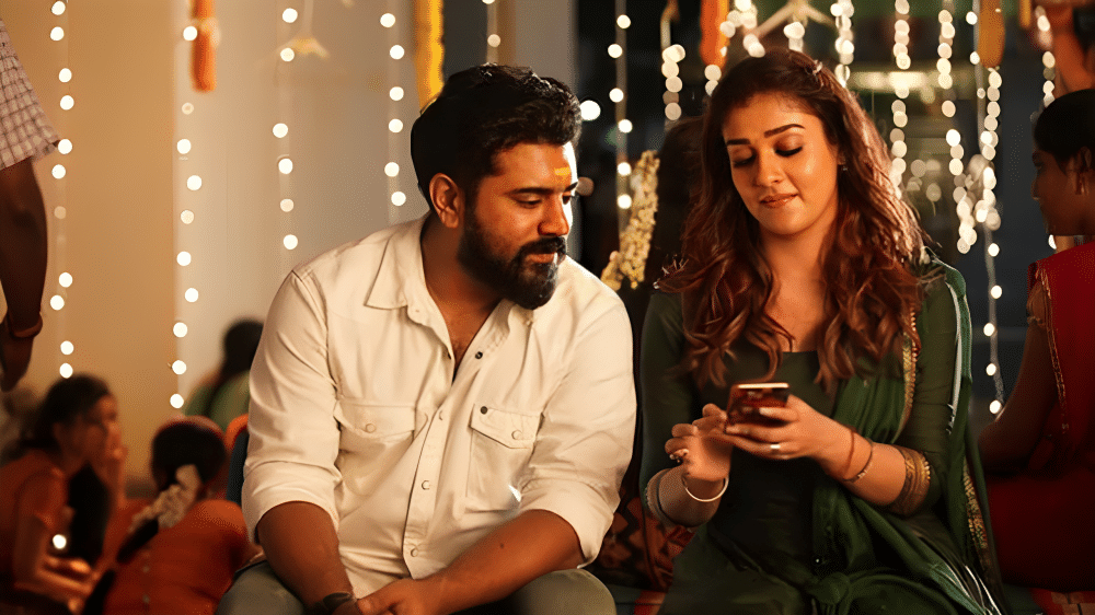 പോസ്റ്ററിൽ ചിരി തൂകി നിൽക്കുന്ന നിവിൻ പോളിയെയും നയൻതാരയും കാണാം. നേരത്തെ പങ്കുവെച്ച ചിത്രത്തിന്റെ മോഷൻ പോസ്റ്ററും ഏറെ ശ്രദ്ധ നേടിയിരുന്നു. (Image Credits: Facebook)