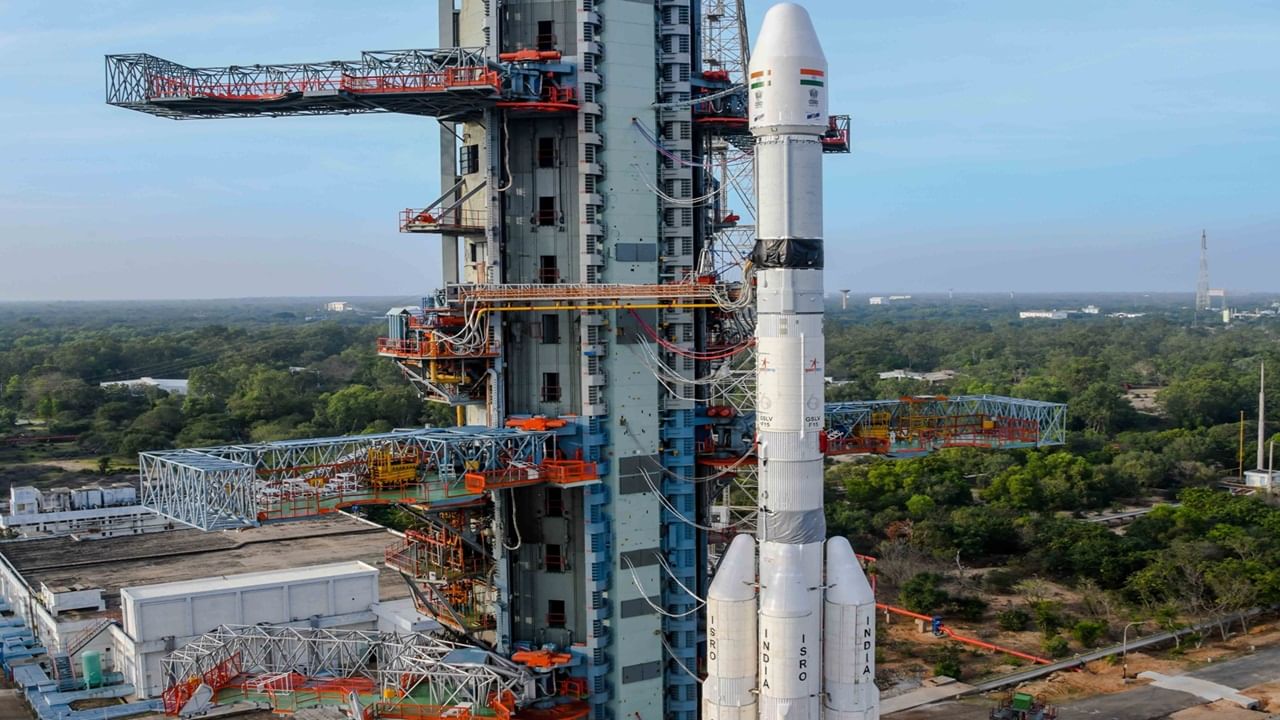 ഇന്ത്യയുടെ ന്യൂ ജനറേഷന് നാവിഗേഷന് സാറ്റലൈറ്റിലെ രണ്ടാമത്തെ ഉപഗ്രഹമാണ് എന്വിഎസ്-02. കഴിഞ്ഞ മേയിലാണ് എന്വിഎസ്-01 വിക്ഷേപിച്ചത് (Image Credits : Social Media)