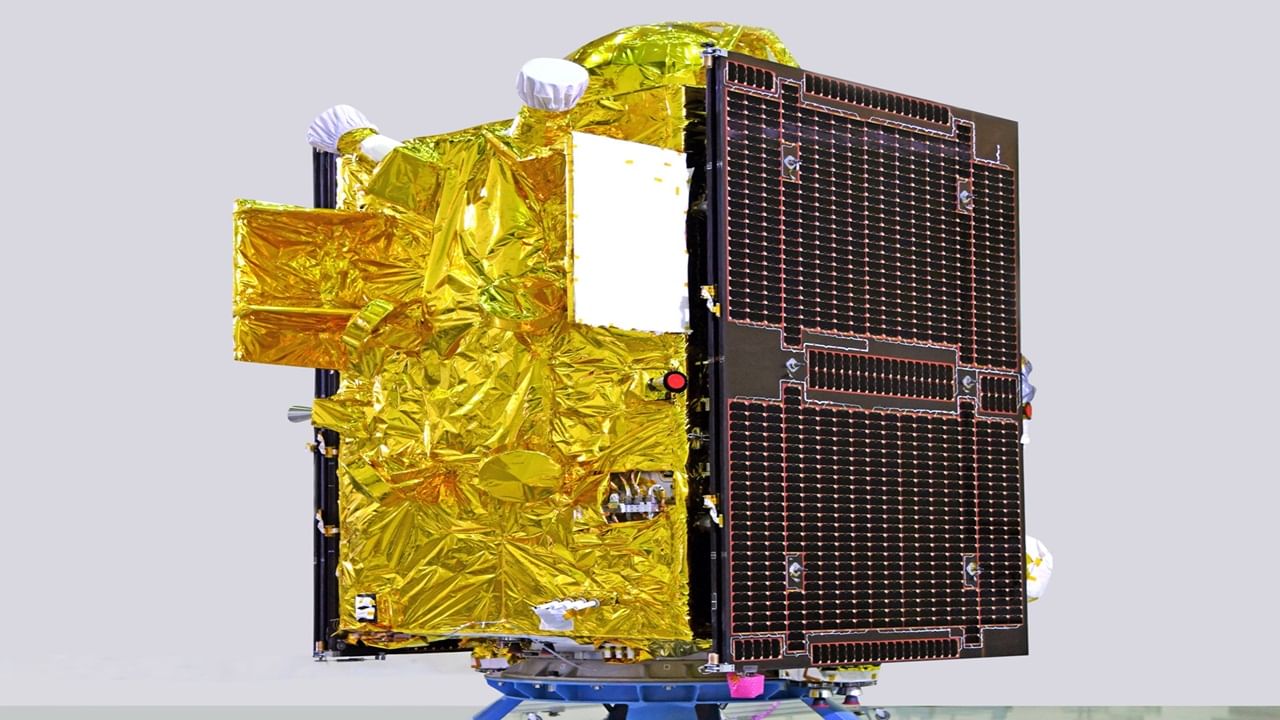 ജിഎസ്എല്‍വി ഉപയോഗിച്ചുള്ള 17-ാമത് വിക്ഷേപണമാണിത്. 'നാവിഗേഷന്‍ വിത്ത് ഇന്ത്യന്‍ കോണ്‍സ്റ്റലേഷ(navIC)ന്റെ ഭാഗമാണ് ഇത്. രാജ്യത്തിന്റെ നാവിഗേഷന്‍ ആവശ്യകതകളില്‍ നിര്‍ണായകമാണ് ദൗത്യം  (Image Credits : Social Media)