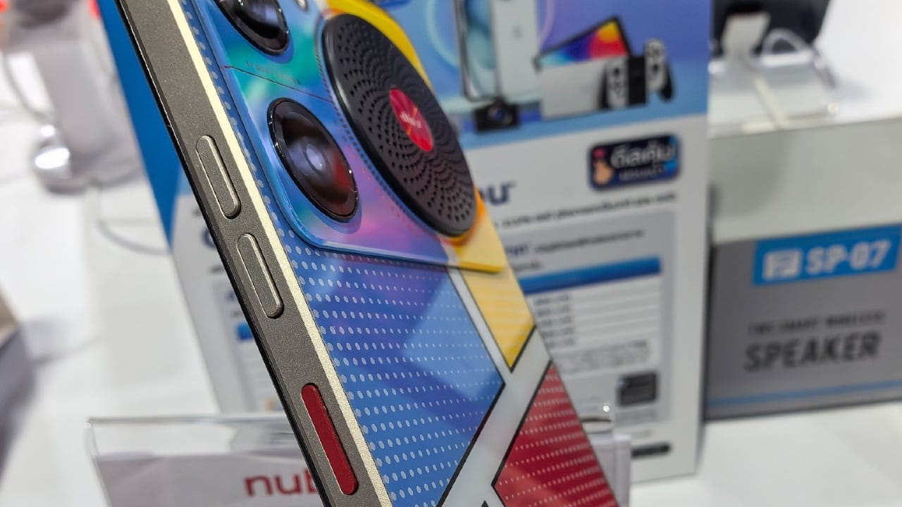 എഐ ഫോട്ടോ എഡിറ്റിങ് ടൂളുകളും കൊളാപ്സിബിൾ ഡൈനാമിക് ഐലൻഡ് പോലെയുള്ള ലൈവ് ഐലൻഡും ഫോണിലുണ്ട്. 10 വാട്ടിൻ്റെ ഫാസ്റ്റ് ചാർജിംഗ് സപ്പോർട്ടും ഫോണിൻ്റെ പ്രത്യേകതയാണ്. മലേഷ്യൻ വിപണിയിൽ നൂബിയ മ്യൂസിക് 2 ഫോണിൻ്റെ വില ഇന്ത്യൻ കറൻസിയിൽ ഏകദേശം 7400 രൂപയാണ്. (Image Courtesy - Social Media)