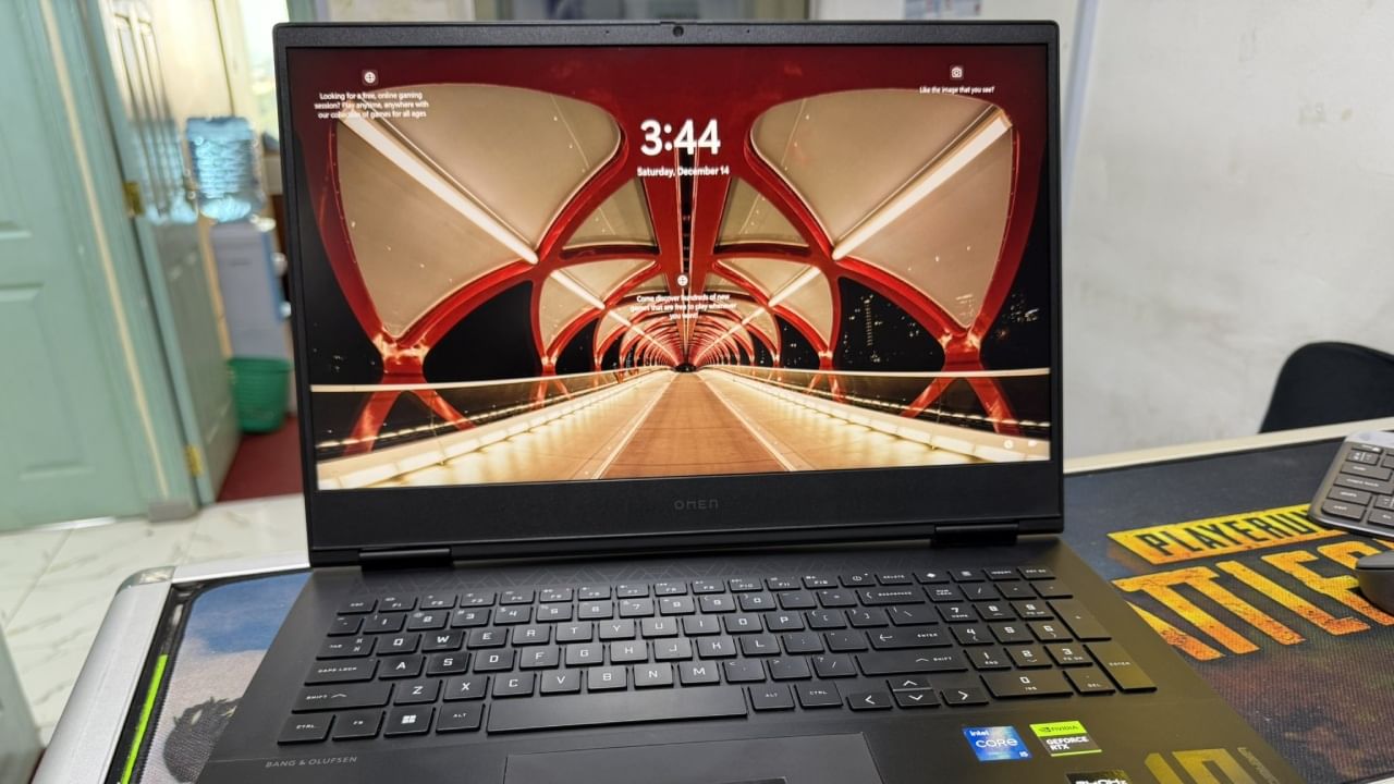 തങ്ങളുടെ ഏറ്റവും പവർഫുള്ളായ ഗെയിമിങ് ലാപ്ടോപ്പാണ് എച്ച്പി ഒമെൻ മാക്സ് 16 എന്ന് കമ്പനി അവകാശപ്പെടുന്നു. ഇൻ്റൽ കോർ അൾട്ര 9 പ്രൊസസറിലാണ് ലാപ്ടോപ്പിൻ്റെ പ്രവർത്തനം. എൻവിഡിയയുടെ ഏറ്റവും മികച്ച ഗ്രാഫിക്സ് കാർഡായ ജിഫോഴ്സ് ആർടിഎക്സ് 50 ആണ് ലാപ്ടോപ്പിൽ ഉപയോഗിച്ചിരിക്കുന്നത്. (Image Courtesy - Social Media)
