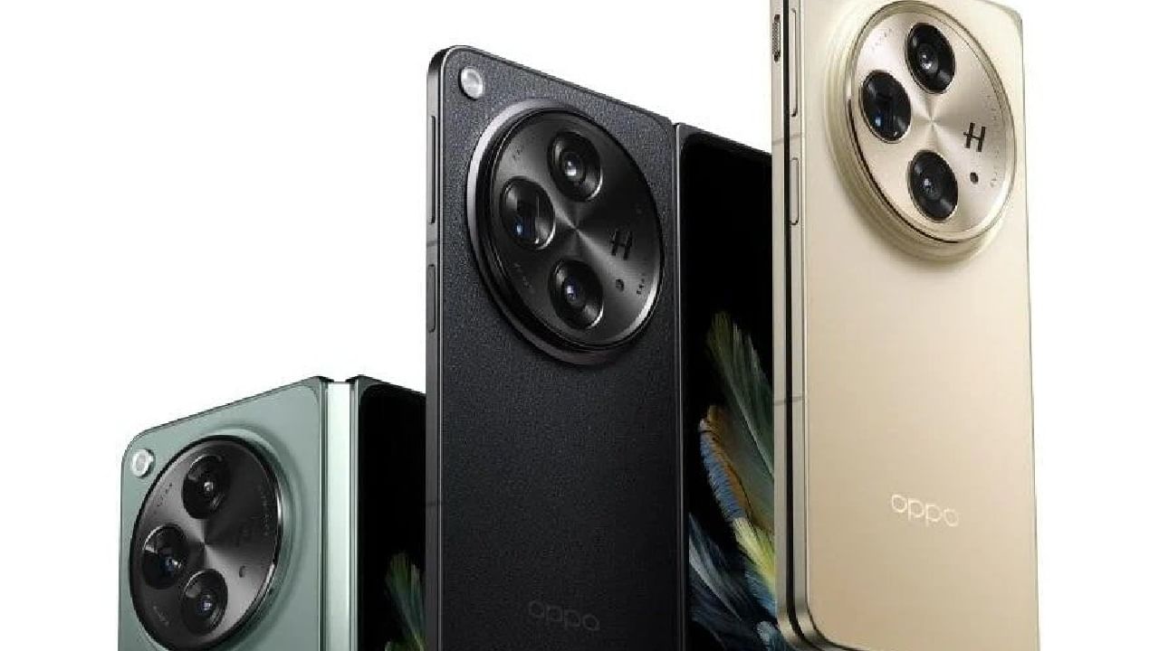 മൂന്ന് ക്യാമറകളടങ്ങിയ റിയർ ക്യാമറ സെറ്റപ്പാവും ഫോൺ എന്ന് റിപ്പോർട്ടുകളുണ്ട്. എന്നാൽ, ഓപ്പോ ഫൈൻഡ് എൻ3 പോലെയല്ല ഡിസൈൻ. ഓപ്പോ ഫൈൻഡ് എൻ5ൻ്റെ ക്യാമറ ഡിസൈൻ സ്ക്വയർ ആക്കിമാറ്റിയിട്ടുണ്ട്. നേരത്തെ വൃത്താകൃതിയിലായിരുന്നു റിയർ ക്യാമറയുടെ ഡിസൈൻ. (Image Courtesy - Social Media)