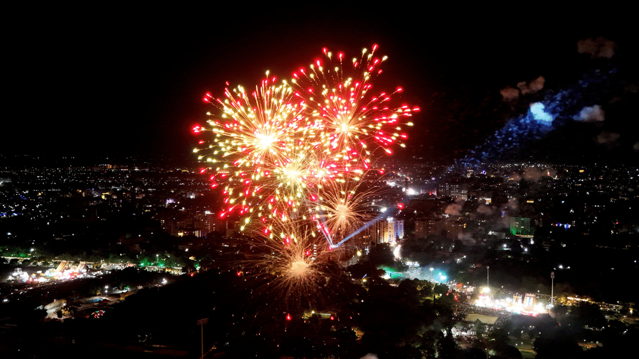 Paramekkavu Fireworks: പാറമേക്കാവിന്റെ പ്രതിനിധി പരീക്ഷ പാസായി; വെടിക്കെട്ടിന് അനുമതി നൽകി എഡിഎം