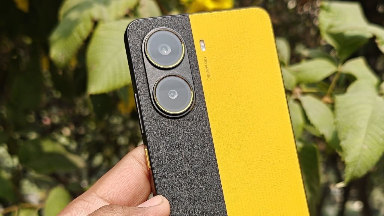 ബാറ്ററിയിലും ഫാസ്റ്റ് ചാർജിംഗിലും രണ്ട് ഫോണുകളും വ്യത്യാസപ്പെട്ടിരിക്കുന്നു. ബേസ് മോഡലിൽ 5500 എംഎഎച്ച് ബാറ്ററിയും 45 വാട്ട് ഫാസ്റ്റ് ചാർജിംഗുമാണ് ഉള്ളത്. പ്രോ വേരിയൻ്റിൽ 6500 എംഎഎച്ച് ബാറ്റ്‌റിയും 90 വാട്ട് ഫാസ്റ്റ് ചാർജിംഗും സപ്പോർട്ട് ചെയ്യും. ബാക്കിയൊക്കെ ഏകദേശം ഒരുപോലെയാണ്. (Image Courtesy - Social Media)