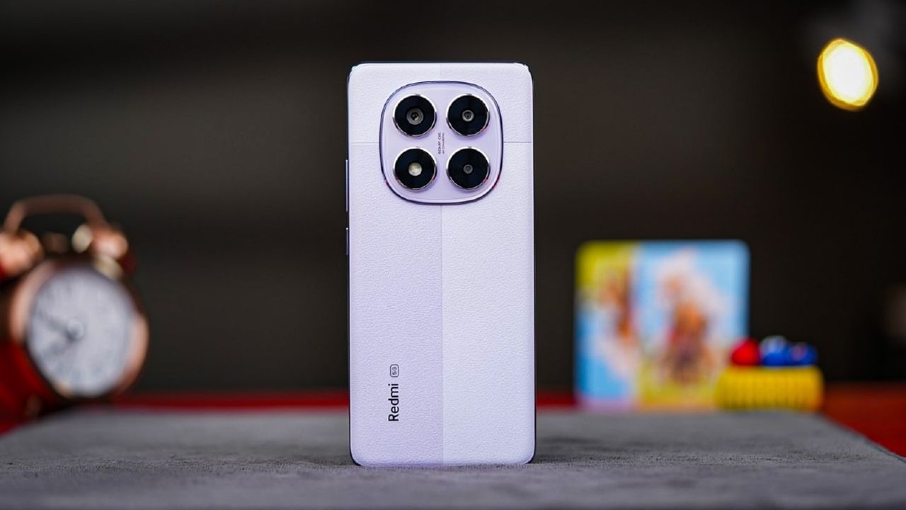 ആൻഡ്രോയ്ഡ് 14 അടിസ്ഥാനമാക്കിയുള്ള ഹൈപ്പർ ഓഎസിലാണ് ഫോൺ പ്രവർത്തിക്കുന്നത്. 90 വാട്ട് ഫാസ്റ്റ് ചാർജിംഗും ഫോണിലുണ്ട്. 6 ജിബി + 128 ജിബി വേരിയൻ്റ് മുതൽ 12 ജിബി + 256 ജിബി വേരിയൻ്റ് വരെയാണ് ഫോൺ ലഭിയ്ക്കുക. (Image Courtesy - Social Media)