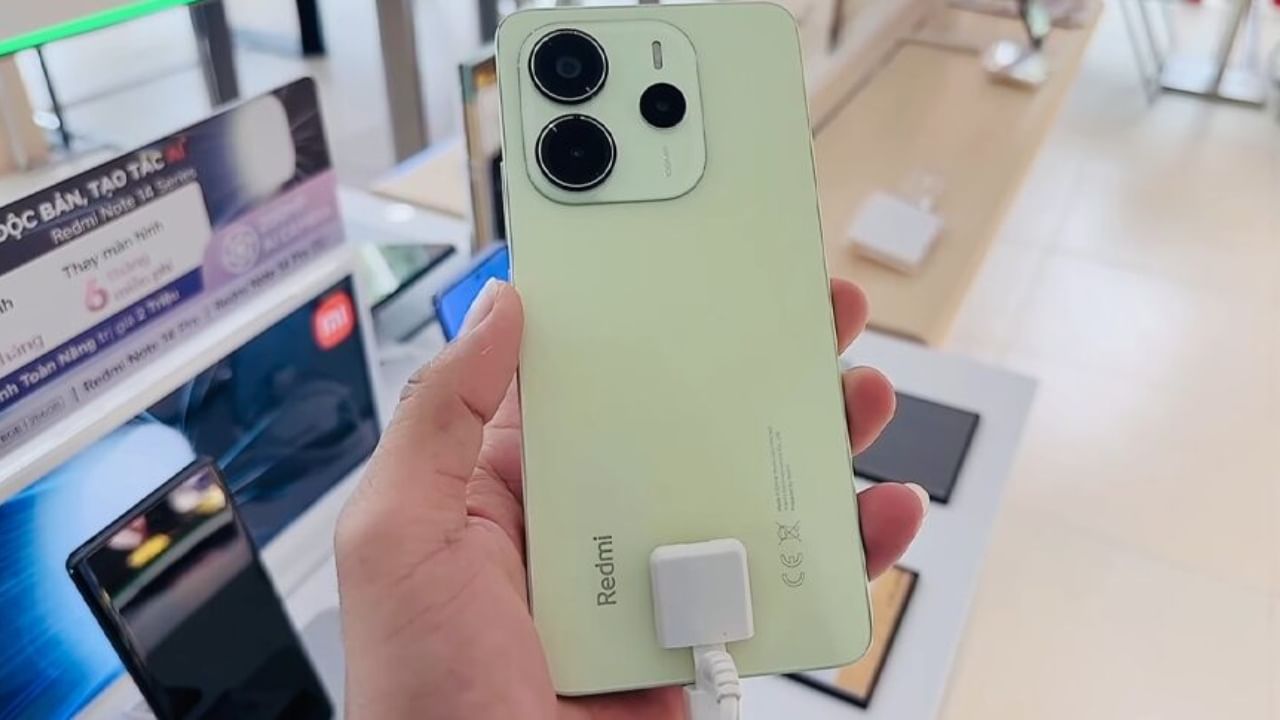 ചൈനീസ് വേർഷനോട് സമാനമാണ് റെഡ്മി നോട്ട് 14 ഗ്ലോബൽ വേർഷൻ. മീഡിയടെക് ഡിമൻസിറ്റി 7025 അൾട്റ എസ്ഒസി പ്രോസസറാണ് ബേസിക്ക് മോഡലിൽ ഉള്ളത്. നോട്ട് 14 പ്രോ മോഡലിൽ മീഡീയടെക് ഡിമൻസിറ്റി 7300 അൾട്ര ചിപ്സെറ്റും നോട്ട് 14 പ്രോ+ മോഡലിൽ സ്നാപ്ഡ്രാഗൺ 7എസ് ജെൻ 3 ചിപ്സെറ്റുമാണ് ഉള്ളത്. (Image Courtesy - Social Media)