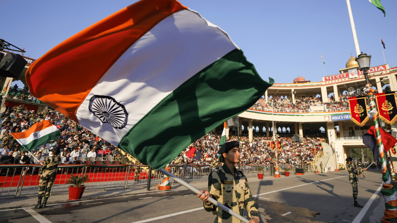 Republic Day 2025: 76-ാം റിപ്പബ്ലിക് ദിനാഘോഷത്തിൻ്റെ നിറവിൽ രാജ്യം; ഇന്തോനേഷ്യൻ പ്രസിഡൻ്റ് മുഖ്യാതിഥി, രാജ്യതലസ്ഥാനത്ത് അതീവ സുരക്ഷ Republic Day 2025: 76-ാം റിപ്പബ്ലിക് ദിനാഘോഷത്തിൻ്റെ നിറവിൽ രാജ്യം; ഇന്തോനേഷ്യൻ പ്രസിഡൻ്റ് മുഖ്യാതിഥി, രാജ്യതലസ്ഥാനത്ത് അതീവ സുരക്ഷ