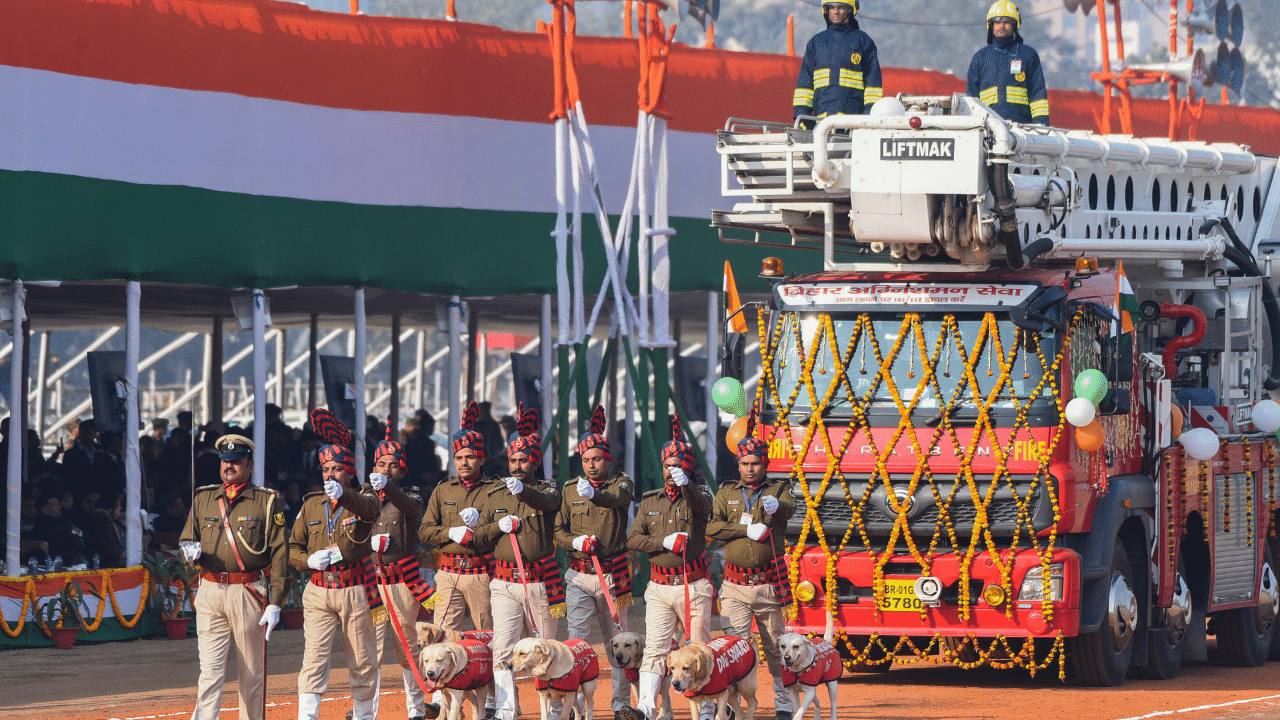 Republic Day 2025: രാജ്യതലസ്ഥാനത്ത് റിപ്പബ്ലിക് ദിനാഘോഷങ്ങൾക്ക് തുടക്കം; യുദ്ധസ്മാരകത്തിൽ പുഷ്പചക്രം അർപ്പിച്ച് നരേന്ദ്ര മോദി