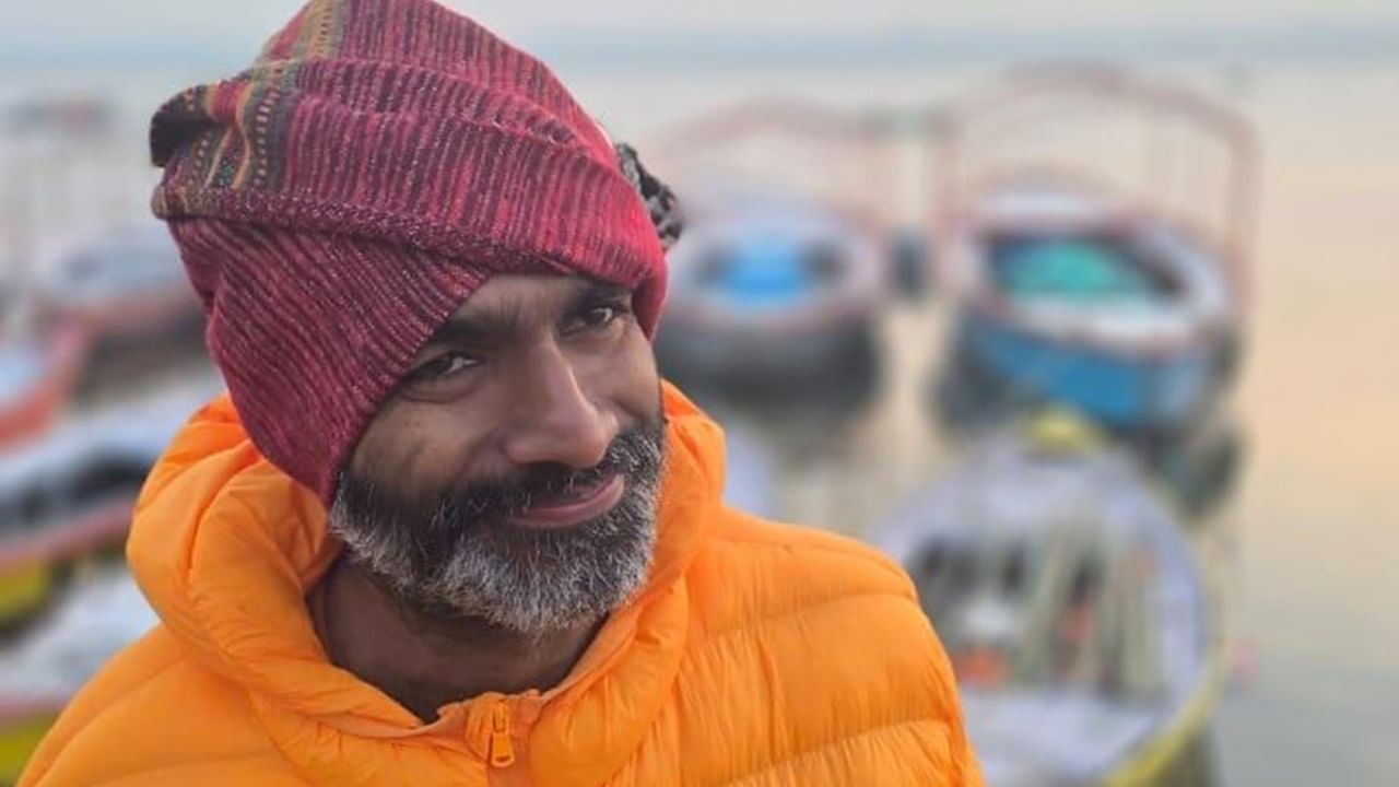 എറണാകുളത്തെ കേരള പ്രസ് അക്കാദമിയില് നിന്ന് മാധ്യമപഠനം പൂര്ത്തിയാക്കി. പിന്നീട് പ്രമുഖ പത്രത്തില് പ്രവര്ത്തിച്ചു. 10 വര്ഷത്തോളം മാധ്യമപ്രവര്ത്തകനായി. പിന്നീടാണ് ആധ്യാത്മികതയിലേക്ക് തിരിഞ്ഞത് (Image Credits : Facebook)