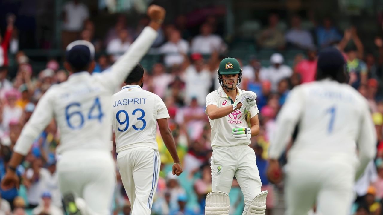 IND vs AUS: ‘എന്താ ബ്രോ, വിക്കറ്റൊന്നും കിട്ടുന്നില്ലേ’യെന്ന് കോൺസ്റ്റാസിൻ്റെ പരിഹാസം; ഖവാജയെ മടക്കി ‘കണ്ടോടാ’ എന്ന് ബുംറയുടെ മറുപടി IND vs AUS: ‘എന്താ ബ്രോ, വിക്കറ്റൊന്നും കിട്ടുന്നില്ലേ’യെന്ന് കോൺസ്റ്റാസിൻ്റെ പരിഹാസം; ഖവാജയെ മടക്കി ‘കണ്ടോടാ’ എന്ന് ബുംറയുടെ മറുപടി